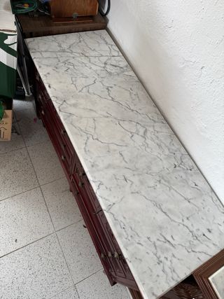 Mueble de salón con mármol y madera