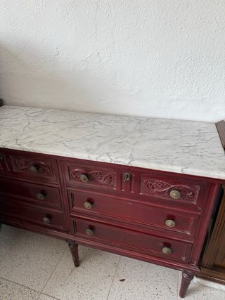 Mueble de salón con mármol y madera
