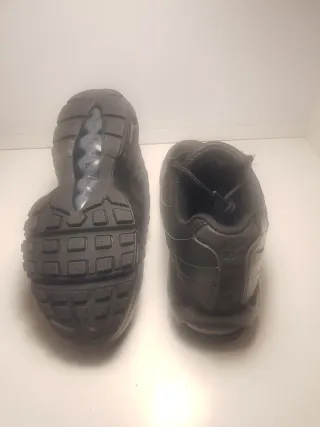 Nike Air Max 95 Negras Talla 42
