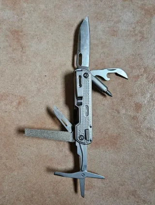 Multiherramienta Dakoyu D4 + Funda