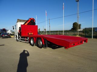 Scania G 440-CAMIONES PORTAMAQUINARIAS