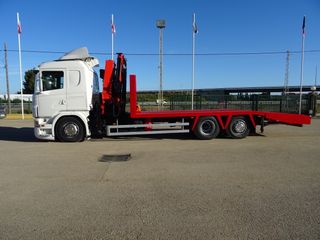 Scania G 440-CAMIONES PORTAMAQUINARIAS