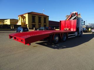 Scania G 440-CAMIONES PORTAMAQUINARIAS