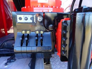 Scania G 440-CAMIONES PORTAMAQUINARIAS