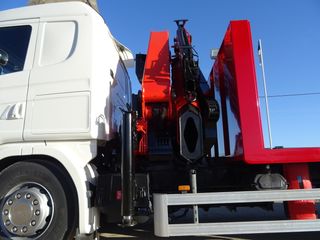 Scania G 440-CAMIONES PORTAMAQUINARIAS