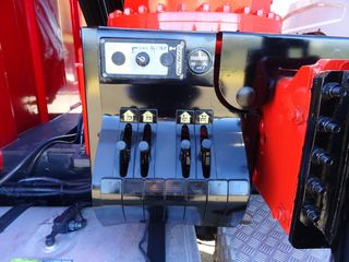 Scania G 440-CAMIONES PORTAMAQUINARIAS