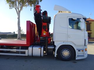 Scania G 440-CAMIONES PORTAMAQUINARIAS
