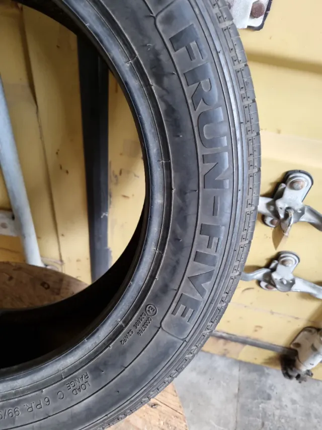 Vendo 1 Neumático de furgoneta en  buen estado