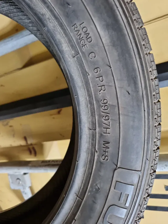 Vendo 1 Neumático de furgoneta en  buen estado