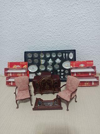 Mobili per casa delle bambole