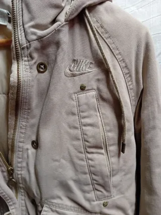 Chaqueta Nike Beige con Capucha