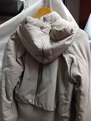 Chaqueta Nike Beige con Capucha