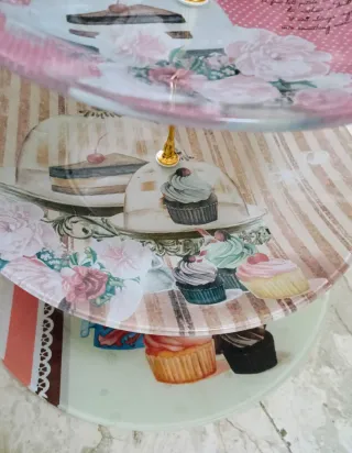 Alzatina 3 piani in vetro decorato e metallo oro