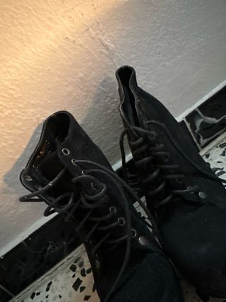 Tacones de plataforma negros con cordones