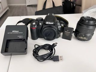Cámara Nikon D3100 con objetivos y cargador