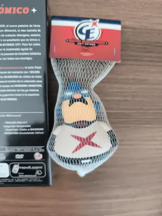 DVD + Muñeco Cálico Electrónico T-1