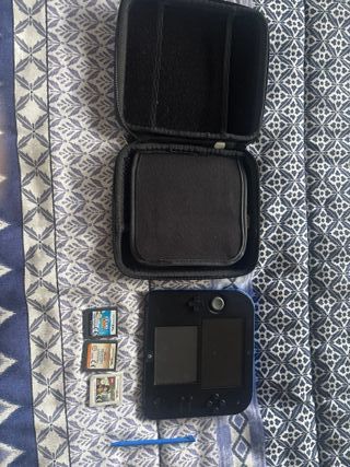 Nintendo 2DS Azul y Negra + 3 Juegos