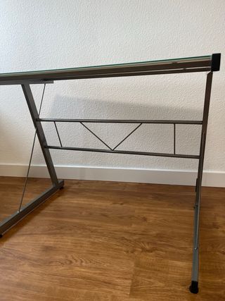 Escritorio de cristal y metal