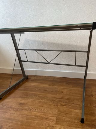 Escritorio de cristal y metal