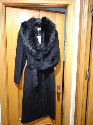 Abrigo Michael Kors Negro con Cuello Sintético