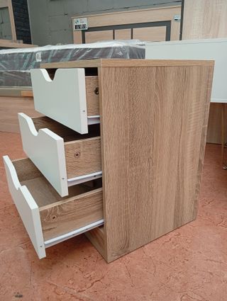 Mesita de noche 3 cajones madera