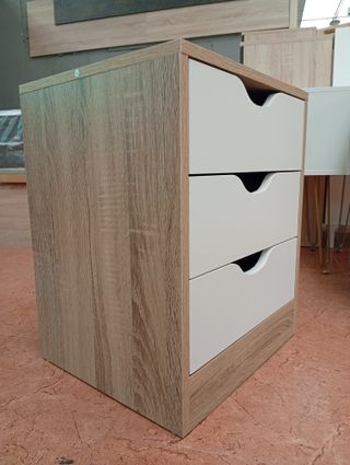 Mesita de noche 3 cajones madera