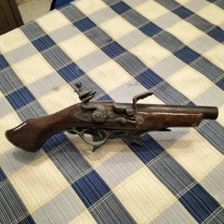 Soprammobile decorativo in legno