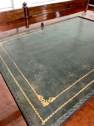 Escritorio antiguo. Gran calidad. Madera