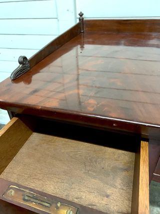 Escritorio antiguo. Gran calidad. Madera