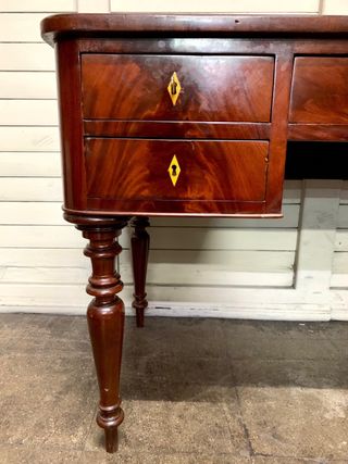 Escritorio antiguo. Gran calidad. Madera