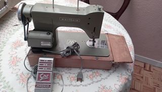 Máquina de coser Wertheim antigua