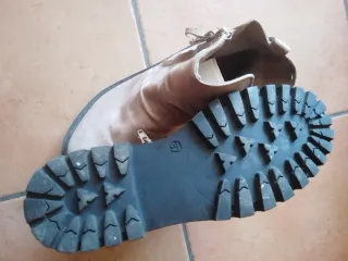 Stivaletti scamosciati donna