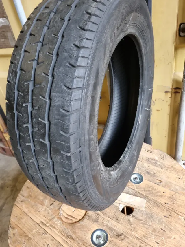 Vendo 1 Neumático de furgoneta en perfecto estado