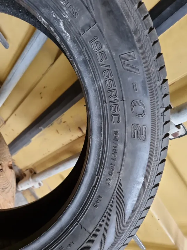 Vendo 1 Neumático de furgoneta en perfecto estado