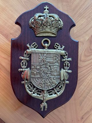 Metopa de la Marina con el Escudo España