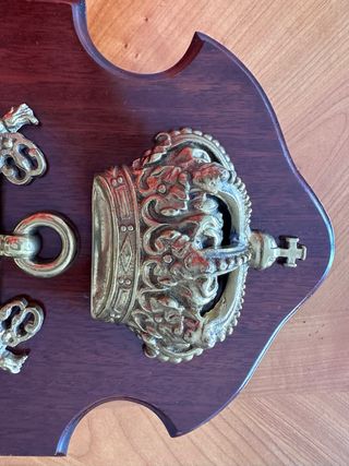 Metopa de la Marina con el Escudo España