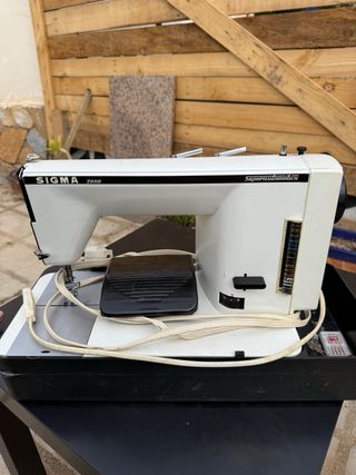 Máquina de coser Sigma 2000 con tapa