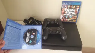 PS4 (PlayStation 4) Nera + 2 Controller + Giochi