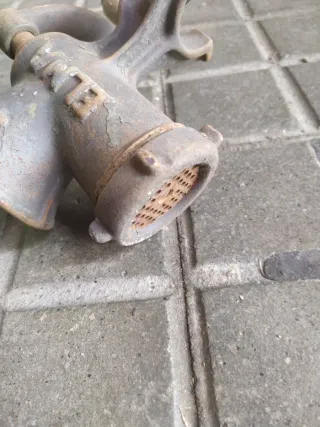 Picadora de carne antigua ELMA