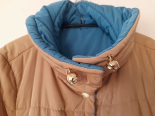 Abrigo reversible marrón y azul