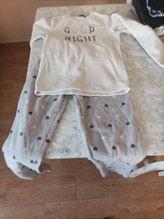 Pijama calentito gris y blancotalla 12/14 años