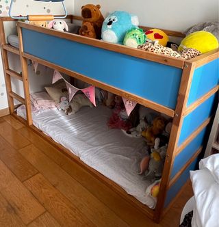 Literas infantiles de madera y azul