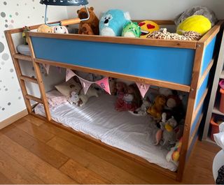 Literas infantiles de madera y azul