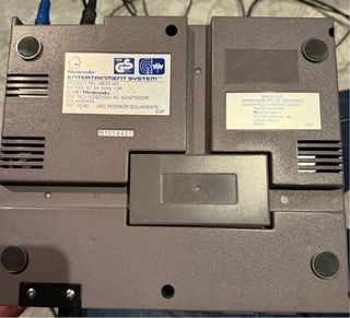 Consola Nintendo NES con 2 mandos