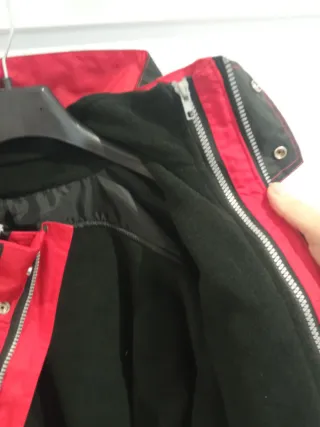 Parka forrada chico roja y negra, forro extraíble