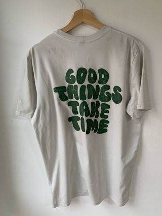 Camiseta blanca con estampado Good Things