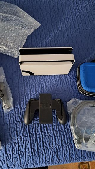 Nintendo Switch OLED Bianca e Nera