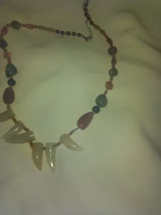 Collar de cristal multicolor con colgantes