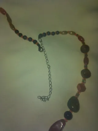 Collar de cristal multicolor con colgantes