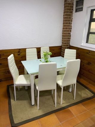 Mesa extensible blanca con 6 sillas - Enivo gratis